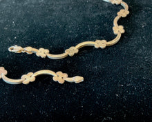 Load image into Gallery viewer, Vintage Sterling Silver Floral Daisy Satellite Collar Necklace 18.25"
