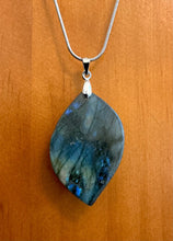 Load image into Gallery viewer, Vintage 18kt White Gold Plated Labradorite Pendant on Snake Chain Necklace 20"

